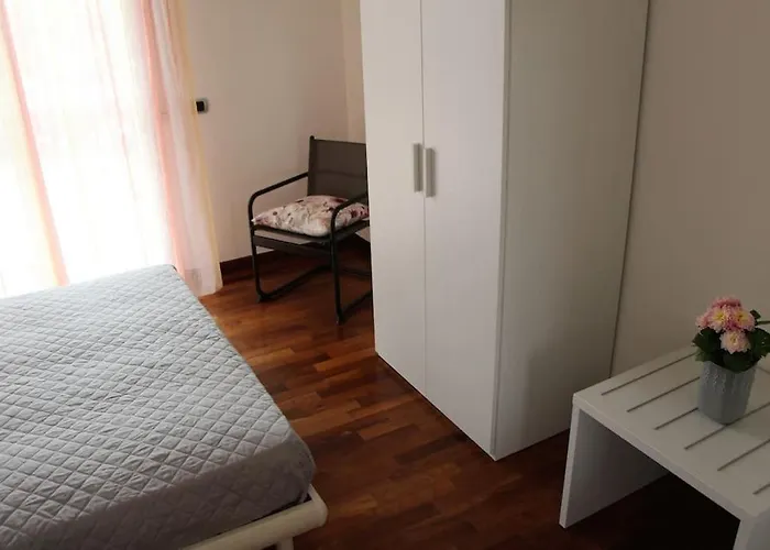 Frally Intero Alloggio, Appartamento.