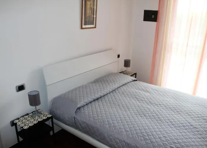 Frally Intero Alloggio, Appartamento. *